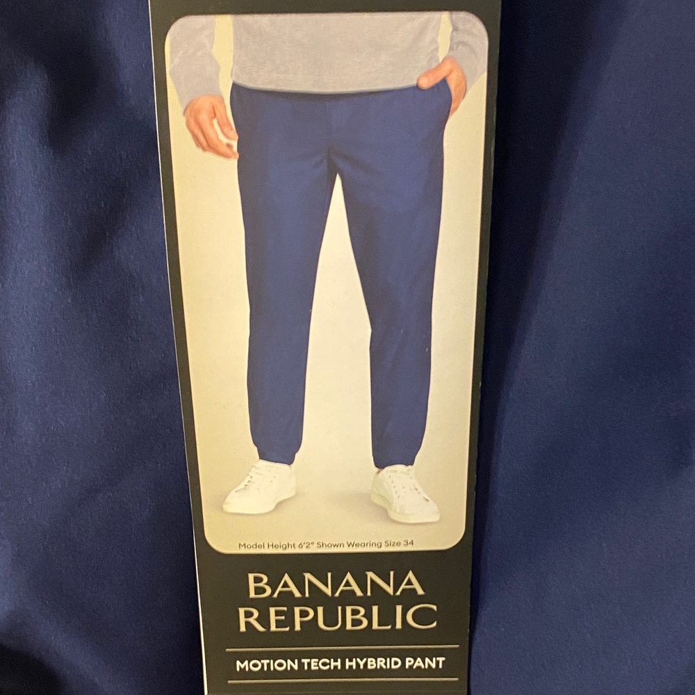 Banana Republic Men's Motion Tech Hybrid Pants in Navy